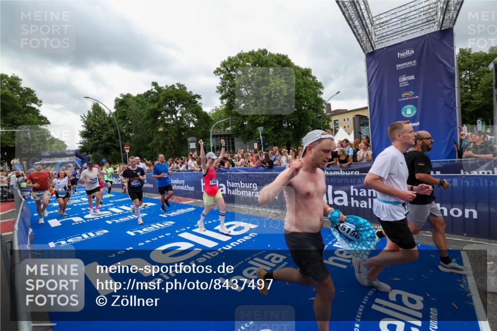 29.06.2025 - hella hamburg halbmarathon Zöllner http://msf.ph/oto/8437497 29.06.2025 10:55:03 Ziel 1327, 2884, 3652, 3791, 4249, 4616, 4938, 5020, 6433, 6994, 8514, 8698, 9060, 10266, 11333, 13297, 13988, 14638, 14750, 14845, 15126, 15156, 15879, 16047, 17803, 18181, 18325 meine-sportfotos.de
