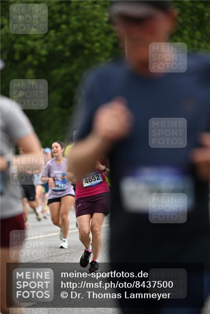29.06.2025 - hella hamburg halbmarathon Dr. Thomas Lammeyer http://msf.ph/oto/8437500 29.06.2025 10:55:50 Kennedybrücke 1617, 1930, 2202, 2380, 2484, 2485, 2736, 2778, 3038, 3838, 4652, 4771, 5286, 5289, 5357, 5716, 6091, 6945, 7012, 7769, 7825, 7938, 7992, 8200, 8410, 8621, 9166, 9167, 9933, 10521, 10552, 10614, 10636, 10673 meine-sportfotos.de