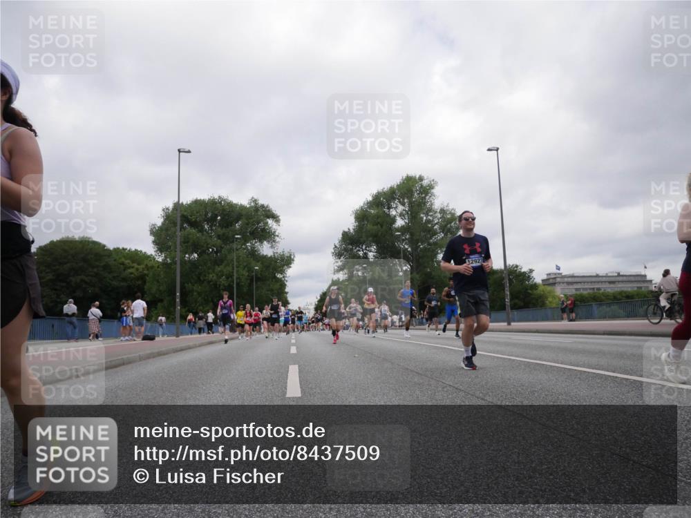 29.06.2025 - hella hamburg halbmarathon Luisa Fischer http://msf.ph/oto/8437509 29.06.2025 10:57:41 Kennedybrücke 12923, 2600, 3364, 4720, 5309, 5856, 5933, 6583, 6987, 7946, 7986, 9130 meine-sportfotos.de
