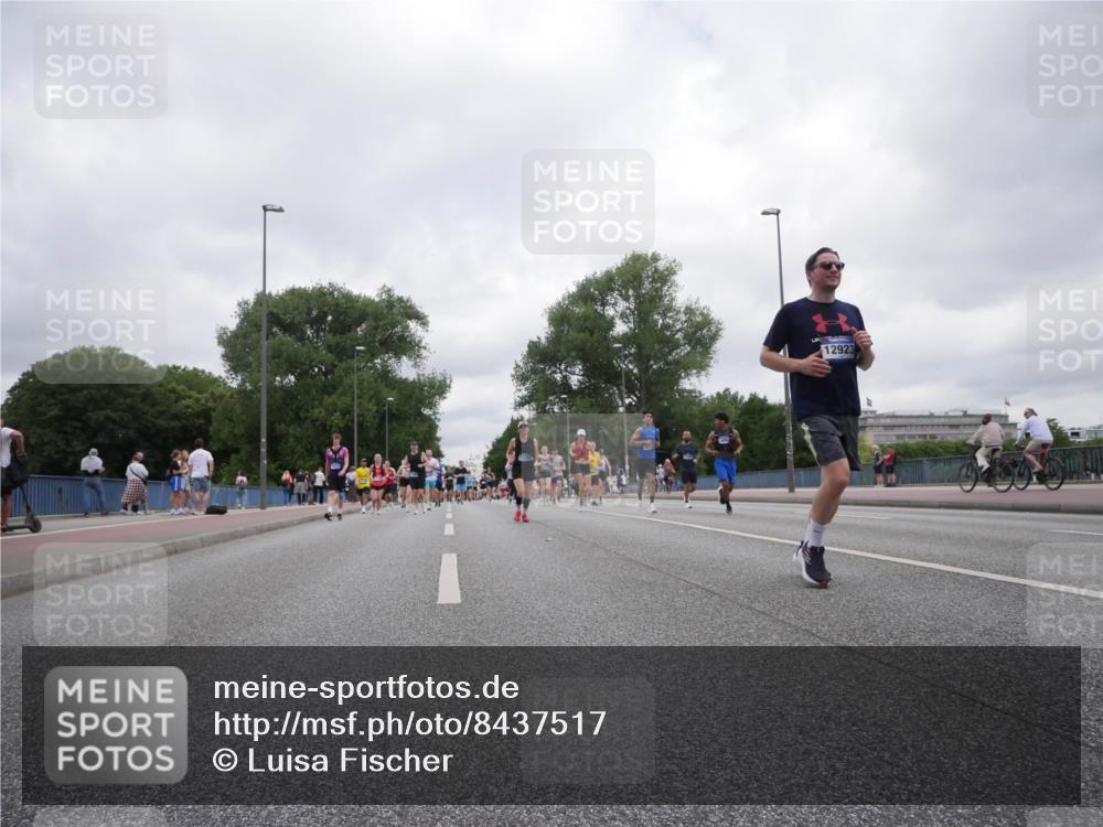29.06.2025 - hella hamburg halbmarathon Luisa Fischer http://msf.ph/oto/8437517 29.06.2025 10:57:42 Kennedybrücke 12923, 2600, 3364, 4720, 5309, 5856, 5933, 6583, 6987, 7946, 7986, 9130 meine-sportfotos.de