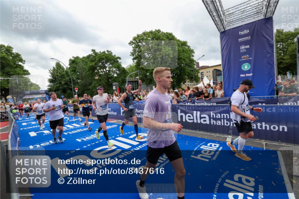 29.06.2025 - hella hamburg halbmarathon Zöllner http://msf.ph/oto/8437616 29.06.2025 10:55:10 Ziel 1549, 1628, 2119, 2448, 2884, 3041, 3791, 3945, 4938, 6355, 8691, 9060, 9361, 9380, 10191, 10192, 11333, 11747, 11976, 12248, 12961, 13297, 14750, 14834, 14948, 15126, 15879, 16108, 16630, 17803, 17842 meine-sportfotos.de