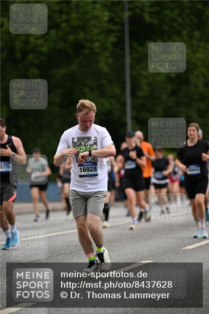 29.06.2025 - hella hamburg halbmarathon Dr. Thomas Lammeyer http://msf.ph/oto/8437628 29.06.2025 10:55:55 Kennedybrücke 1203, 1404, 1617, 1930, 2202, 2380, 2484, 2485, 2736, 2778, 3038, 3838, 4652, 5062, 5286, 5289, 5357, 5716, 6091, 6945, 6954, 7012, 7770, 7771, 7825, 7938, 7992, 8200, 8410, 8621, 9167, 10521, 10552, 10614, 10636, 10673 meine-sportfotos.de