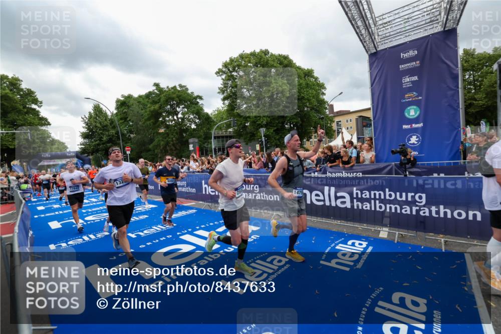 29.06.2025 - hella hamburg halbmarathon Zöllner http://msf.ph/oto/8437633 29.06.2025 10:55:10 Ziel 1549, 1628, 2119, 2448, 2884, 3041, 3791, 3945, 4938, 6355, 8691, 9060, 9361, 9380, 10191, 10192, 11333, 11747, 11976, 12248, 12961, 13297, 14750, 14834, 14948, 15126, 15879, 16108, 16630, 17803, 17842 meine-sportfotos.de
