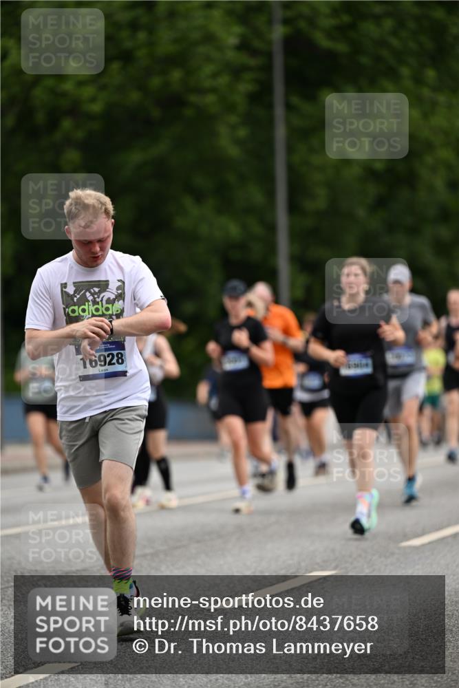 29.06.2025 - hella hamburg halbmarathon Dr. Thomas Lammeyer http://msf.ph/oto/8437658 29.06.2025 10:55:56 Kennedybrücke 1203, 1404, 1617, 1930, 2202, 2380, 2484, 2485, 2736, 2778, 3038, 3838, 4652, 5062, 5286, 5289, 5357, 5716, 6091, 6945, 6954, 7012, 7770, 7771, 7825, 7938, 7992, 8200, 8410, 8621, 10521, 10552, 10614, 10636, 10673 meine-sportfotos.de