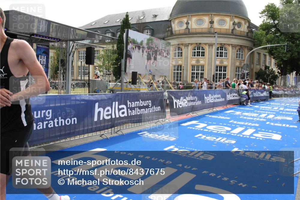 29.06.2025 - hella hamburg halbmarathon Michael Strokosch http://msf.ph/oto/8437675 29.06.2025 10:21:27 Ziel 14933 meine-sportfotos.de
