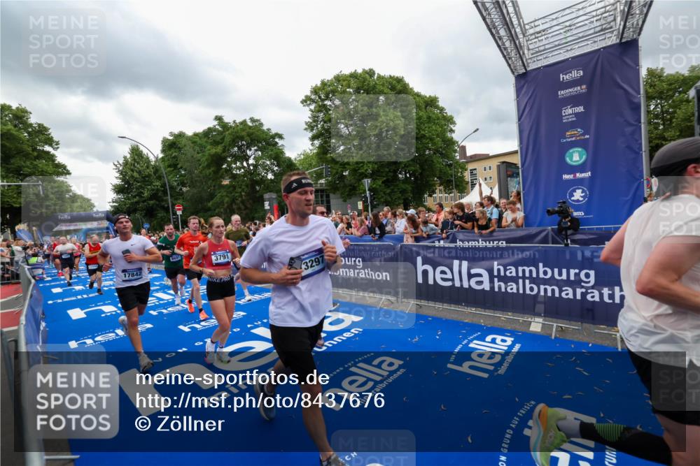 29.06.2025 - hella hamburg halbmarathon Zöllner http://msf.ph/oto/8437676 29.06.2025 10:55:11 Ziel 1549, 1628, 2119, 2448, 2884, 3041, 3791, 3945, 4903, 6355, 8691, 9060, 9361, 9380, 10191, 10192, 11333, 11747, 11976, 12248, 12961, 13297, 14750, 14834, 14948, 16108, 16630, 17803, 17842, 18031, 18966 meine-sportfotos.de