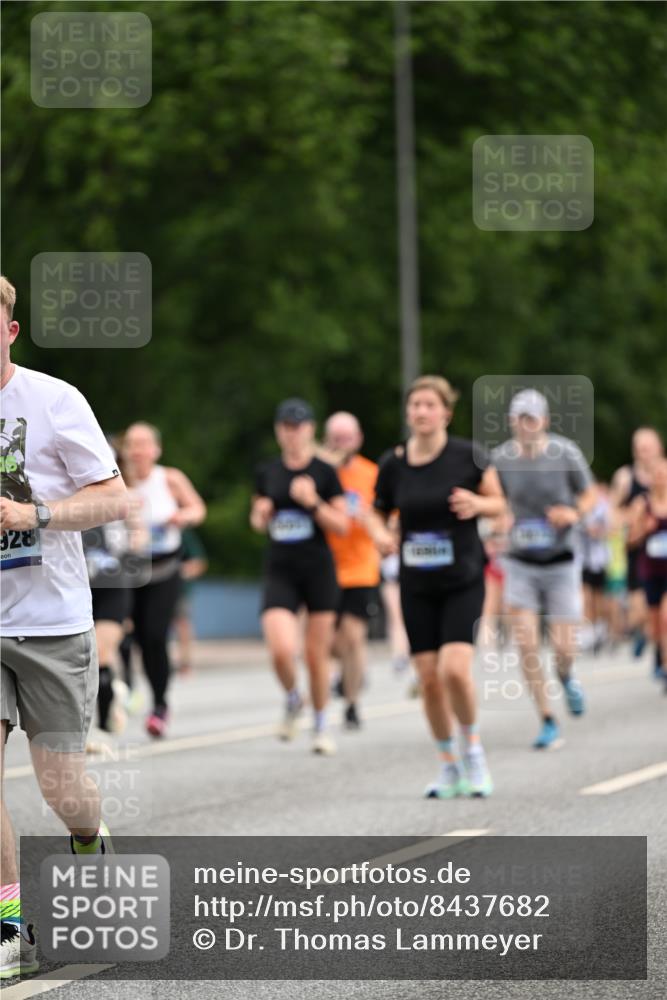 29.06.2025 - hella hamburg halbmarathon Dr. Thomas Lammeyer http://msf.ph/oto/8437682 29.06.2025 10:55:56 Kennedybrücke 1203, 1404, 1617, 1930, 2202, 2380, 2484, 2485, 2736, 2778, 3038, 3838, 4652, 5062, 5286, 5289, 5357, 5716, 6091, 6945, 6954, 7012, 7770, 7771, 7825, 7938, 7992, 8200, 8410, 8621, 10521, 10552, 10614, 10636, 10673 meine-sportfotos.de