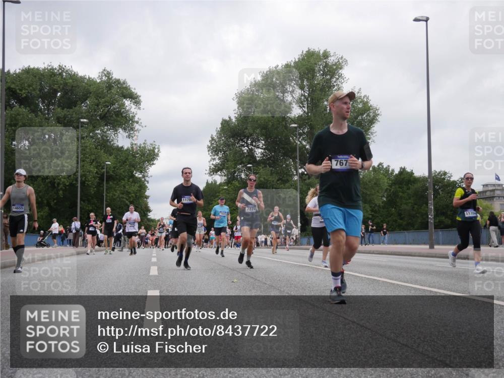 29.06.2025 - hella hamburg halbmarathon Luisa Fischer http://msf.ph/oto/8437722 29.06.2025 10:57:52 Kennedybrücke 1178, 14655, 1822, 7874, 767, 11354, 1822, 3857, 4039, 4720, 5185, 5815, 5856, 5933, 7670, 7874, 7986 meine-sportfotos.de