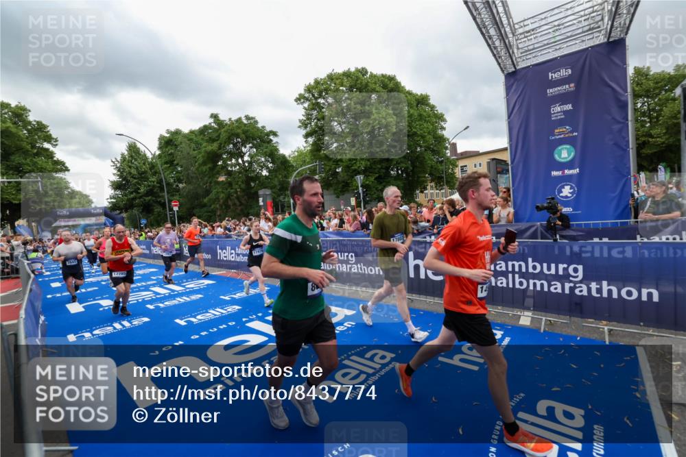 29.06.2025 - hella hamburg halbmarathon Zöllner http://msf.ph/oto/8437774 29.06.2025 10:55:12 Ziel 1549, 1628, 2119, 2448, 3041, 3791, 3945, 4903, 6355, 8691, 9060, 9361, 9380, 10191, 10192, 10582, 11333, 11747, 11976, 12248, 12961, 13297, 14834, 14948, 15854, 16108, 16630, 17803, 17842, 18031, 18966 meine-sportfotos.de