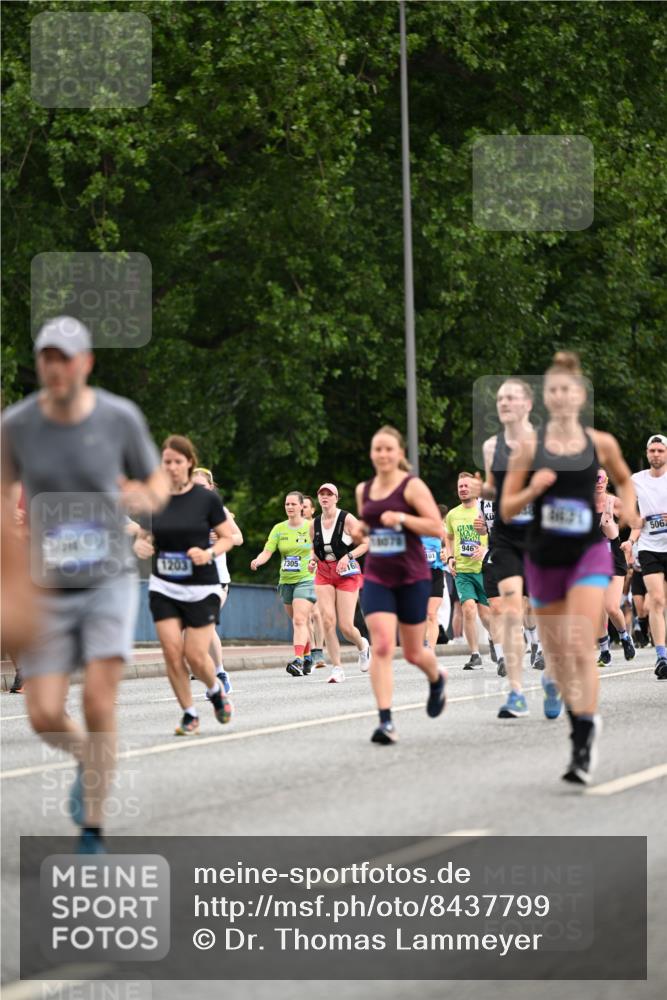 29.06.2025 - hella hamburg halbmarathon Dr. Thomas Lammeyer http://msf.ph/oto/8437799 29.06.2025 10:56:00 Kennedybrücke 1203, 1404, 1418, 1617, 2202, 2484, 2485, 2736, 2778, 3038, 3838, 4652, 4878, 5062, 5286, 5289, 5357, 5394, 5716, 6091, 6945, 6954, 7012, 7770, 7771, 7825, 7938, 7992, 8040, 8200, 8410, 8621, 9462, 10521, 10552, 10614, 10636, 10673, 10830 meine-sportfotos.de