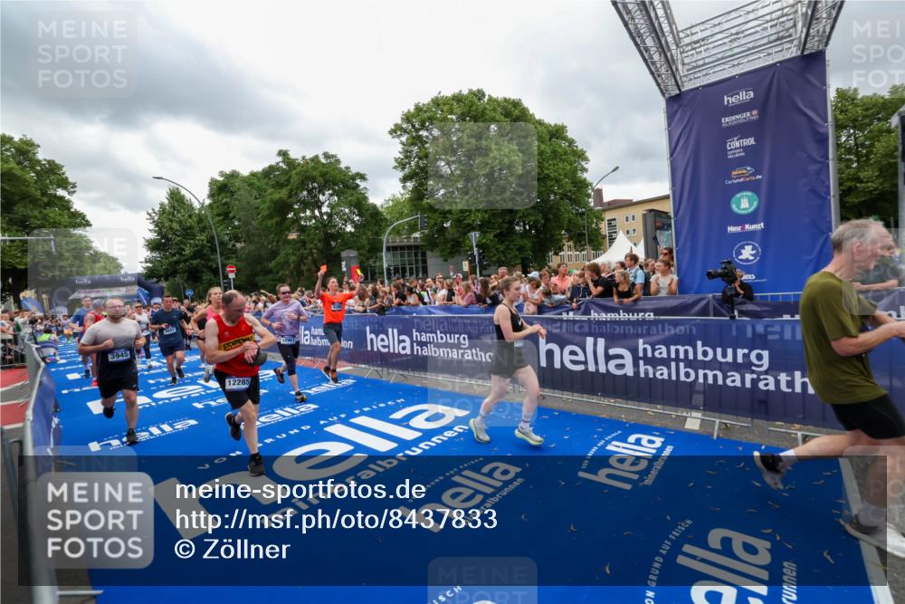 29.06.2025 - hella hamburg halbmarathon Zöllner http://msf.ph/oto/8437833 29.06.2025 10:55:13 Ziel 1549, 1628, 2119, 2448, 3041, 3945, 4903, 6355, 8691, 8973, 9361, 9380, 10188, 10191, 10192, 10582, 11747, 11976, 12248, 12961, 14834, 14948, 15854, 16108, 16630, 17842, 18031, 18966 meine-sportfotos.de