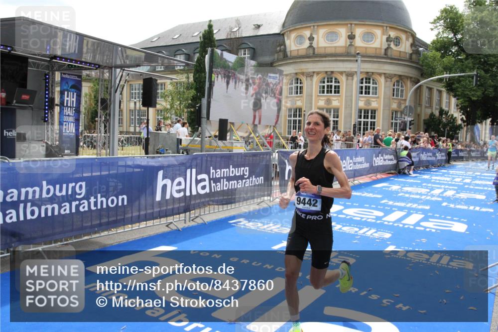 29.06.2025 - hella hamburg halbmarathon Michael Strokosch http://msf.ph/oto/8437860 29.06.2025 10:21:40 Ziel 6559, 9442, 11965, 17856 meine-sportfotos.de