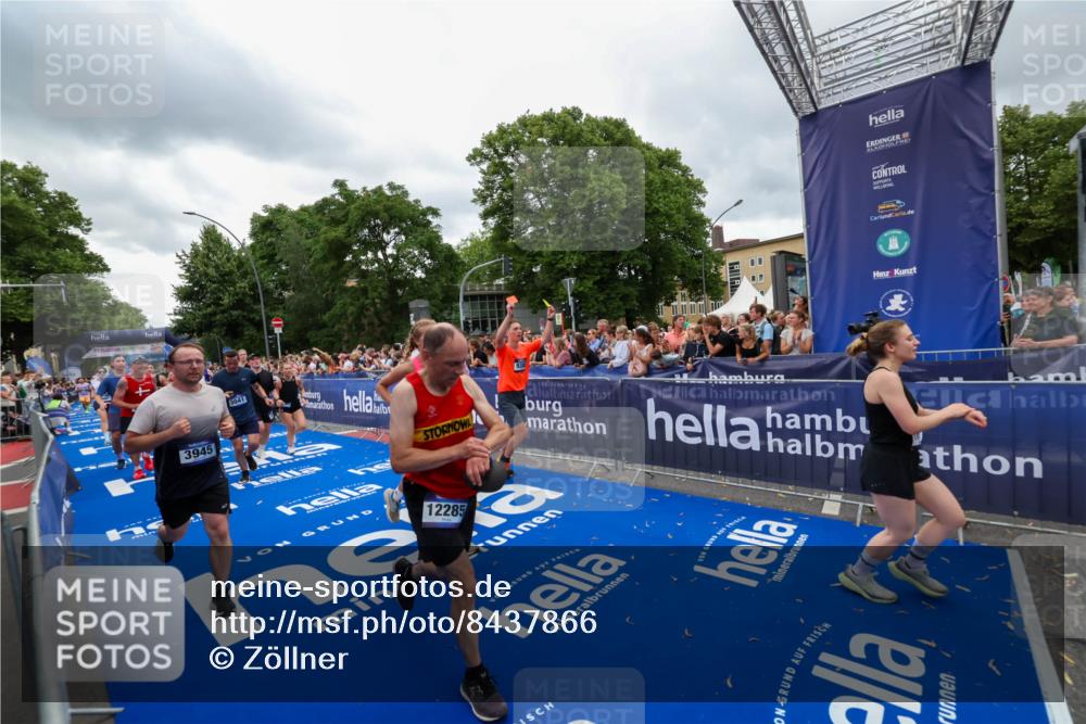29.06.2025 - hella hamburg halbmarathon Zöllner http://msf.ph/oto/8437866 29.06.2025 10:55:14 Ziel 1549, 1628, 2119, 2448, 3041, 3945, 4903, 6355, 6891, 8973, 9361, 9380, 10188, 10191, 10192, 10582, 11747, 11976, 12248, 12961, 14834, 15854, 16108, 16521, 16630, 18031, 18966 meine-sportfotos.de