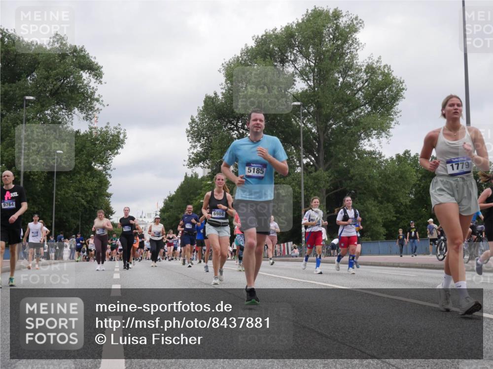 29.06.2025 - hella hamburg halbmarathon Luisa Fischer http://msf.ph/oto/8437881 29.06.2025 10:58:02 Kennedybrücke 9764, 5216, 6279, 6988, 5185, 1779, 1767, 1779, 5185, 5430, 5500, 6279, 6988, 9764, 10331 meine-sportfotos.de