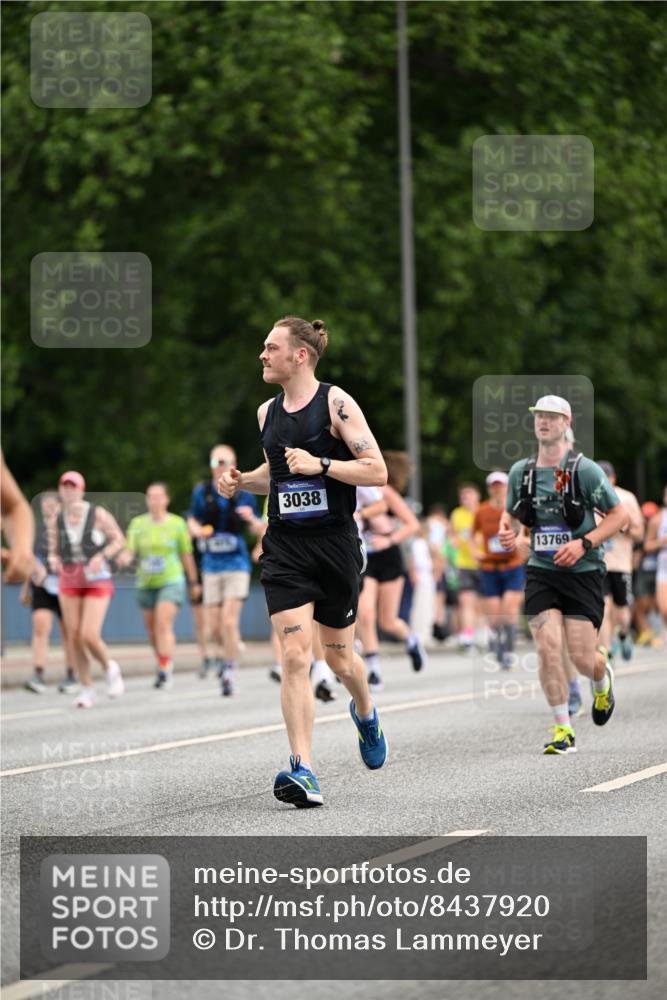 29.06.2025 - hella hamburg halbmarathon Dr. Thomas Lammeyer http://msf.ph/oto/8437920 29.06.2025 10:56:03 Kennedybrücke 1203, 1404, 1418, 1617, 2202, 2484, 2485, 2736, 2778, 3038, 4652, 4878, 5062, 5357, 5394, 5534, 5716, 6091, 6945, 6954, 7770, 7771, 7825, 7992, 8040, 8200, 8621, 9462, 9590, 10521, 10552, 10614, 10673, 10830 meine-sportfotos.de