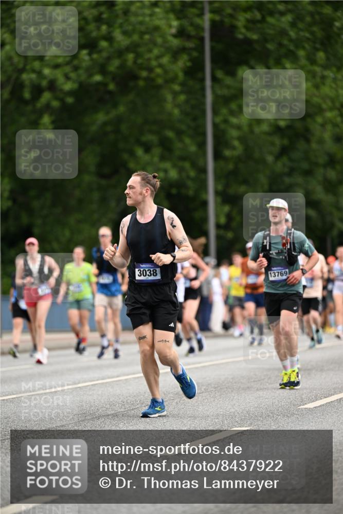 29.06.2025 - hella hamburg halbmarathon Dr. Thomas Lammeyer http://msf.ph/oto/8437922 29.06.2025 10:56:03 Kennedybrücke 1203, 1404, 1418, 1617, 2202, 2484, 2485, 2736, 2778, 3038, 4652, 4878, 5062, 5357, 5394, 5534, 5716, 6091, 6945, 6954, 7770, 7771, 7825, 7992, 8040, 8200, 8621, 9462, 9590, 10521, 10552, 10614, 10673, 10830 meine-sportfotos.de