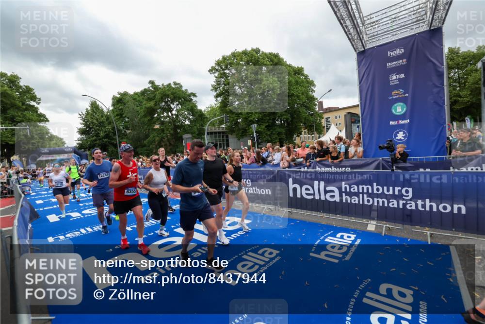 29.06.2025 - hella hamburg halbmarathon Zöllner http://msf.ph/oto/8437944 29.06.2025 10:55:16 Ziel 1549, 1628, 2119, 2448, 3041, 3945, 4903, 6355, 6891, 8973, 9361, 10188, 10191, 10192, 10263, 10582, 11747, 12248, 12961, 14834, 15854, 16108, 16521, 18031, 18966 meine-sportfotos.de
