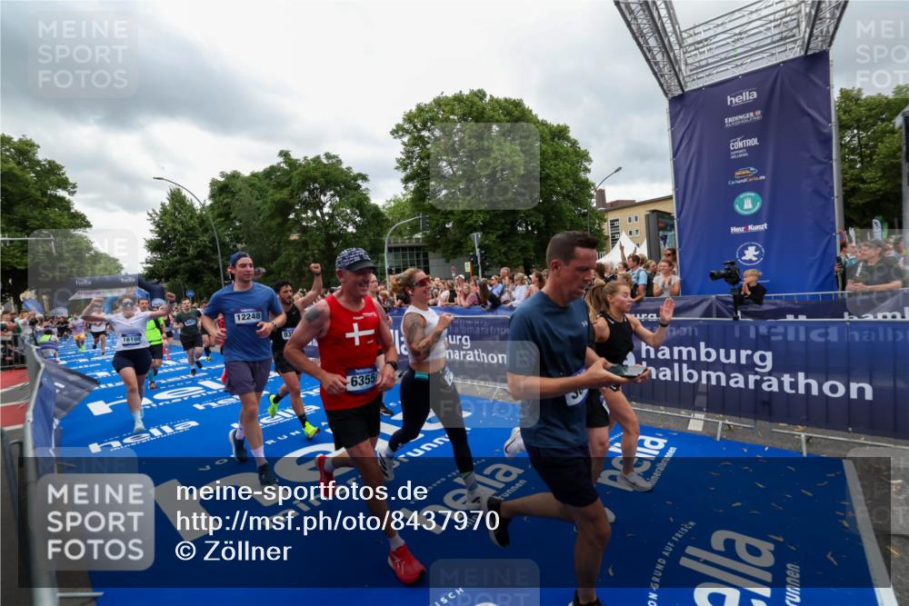 29.06.2025 - hella hamburg halbmarathon Zöllner http://msf.ph/oto/8437970 29.06.2025 10:55:16 Ziel 1549, 1628, 2119, 2448, 3041, 3945, 4903, 6355, 6891, 8973, 9361, 10188, 10191, 10192, 10263, 10582, 11747, 12248, 12961, 14834, 15854, 16108, 16521, 18031, 18966 meine-sportfotos.de
