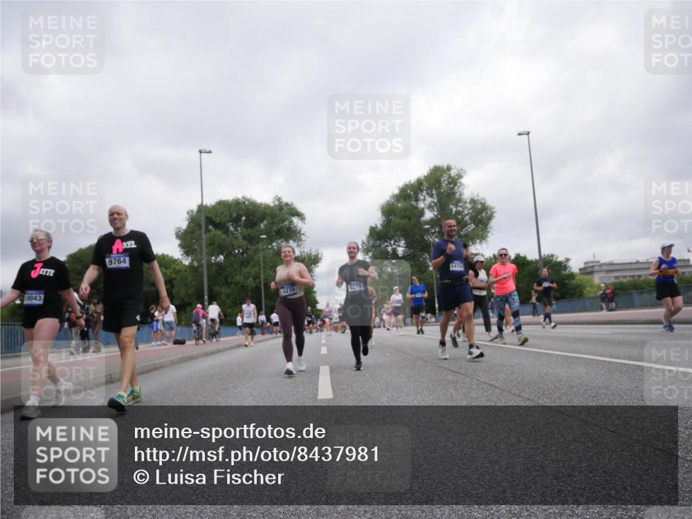29.06.2025 - hella hamburg halbmarathon Luisa Fischer http://msf.ph/oto/8437981 29.06.2025 10:58:08 Kennedybrücke 10043, 9764, 5216, 6279, 14752, 1767, 5430, 5500, 6279, 6988, 8801, 8803, 10331 meine-sportfotos.de