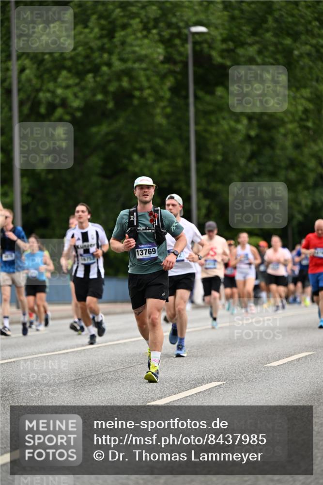 29.06.2025 - hella hamburg halbmarathon Dr. Thomas Lammeyer http://msf.ph/oto/8437985 29.06.2025 10:56:05 Kennedybrücke 1203, 1404, 1418, 1617, 2484, 2485, 2736, 2778, 3038, 3934, 4652, 4878, 5062, 5357, 5394, 5534, 5716, 6091, 6456, 6945, 6954, 7770, 7771, 7825, 7992, 8040, 8200, 8621, 9460, 9462, 9590, 10521, 10552, 10614, 10673, 10830 meine-sportfotos.de