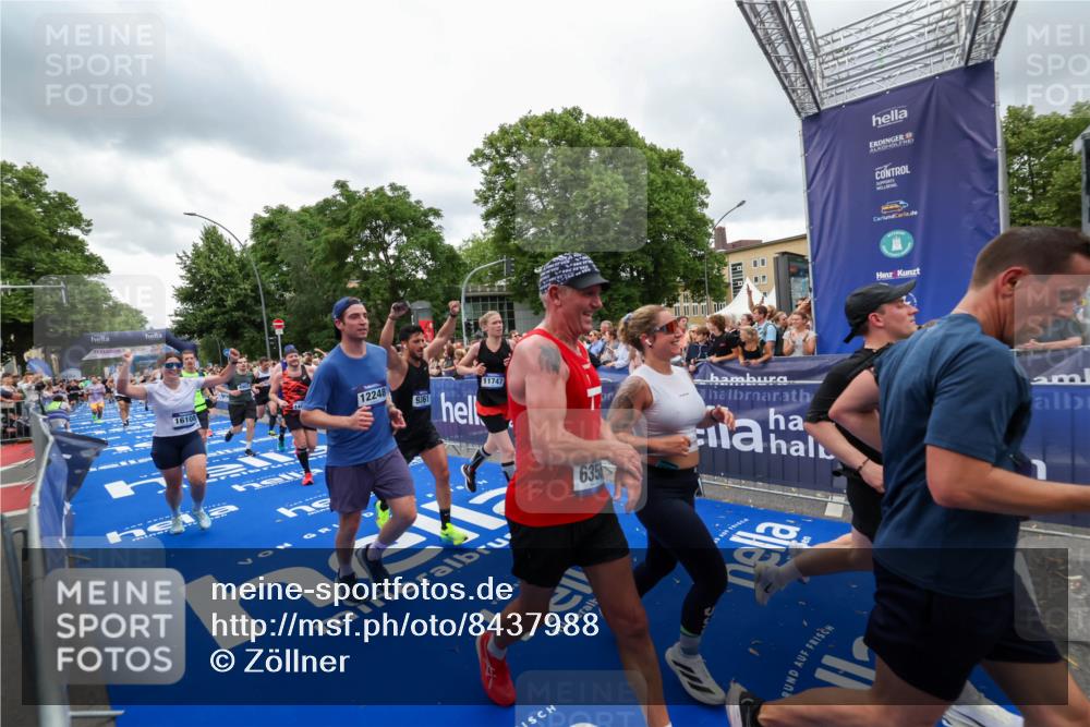 29.06.2025 - hella hamburg halbmarathon Zöllner http://msf.ph/oto/8437988 29.06.2025 10:55:16 Ziel 1549, 1628, 2119, 2448, 3041, 3945, 4903, 6355, 6891, 8973, 9361, 10188, 10191, 10192, 10263, 10582, 11747, 12248, 12961, 14834, 15854, 16108, 16521, 18031, 18966 meine-sportfotos.de