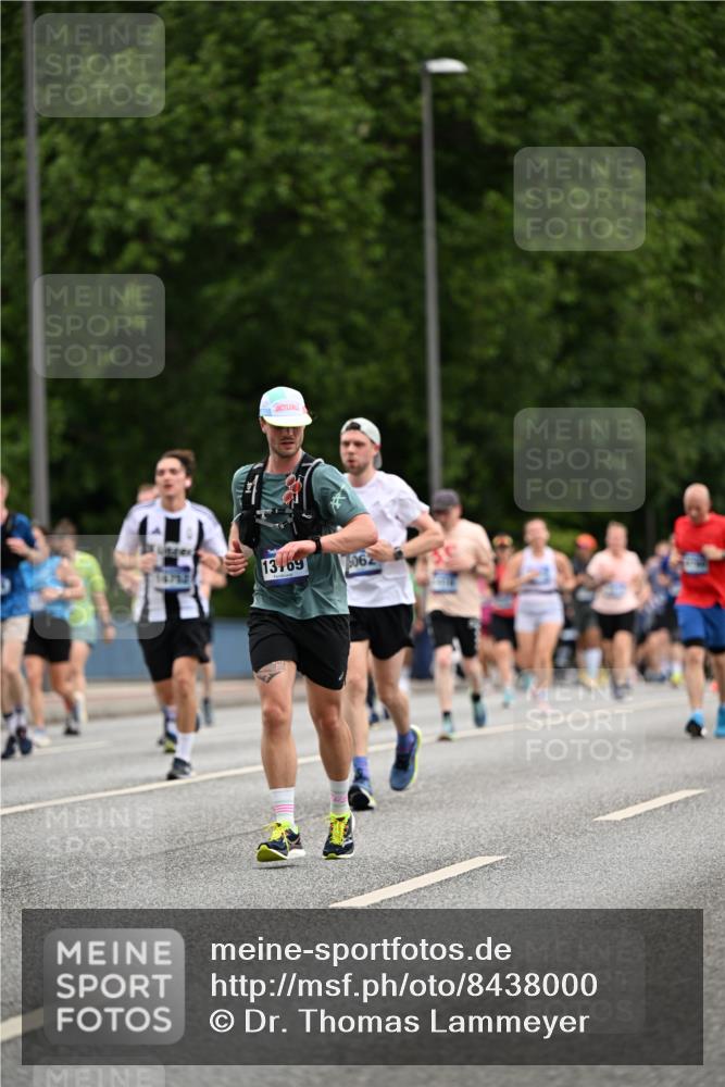 29.06.2025 - hella hamburg halbmarathon Dr. Thomas Lammeyer http://msf.ph/oto/8438000 29.06.2025 10:56:05 Kennedybrücke 1203, 1404, 1418, 1617, 2484, 2485, 2736, 2778, 3038, 3934, 4652, 4878, 5062, 5357, 5394, 5534, 5716, 6091, 6456, 6945, 6954, 7770, 7771, 7825, 7992, 8040, 8200, 8621, 9460, 9462, 9590, 10521, 10552, 10614, 10673, 10830 meine-sportfotos.de