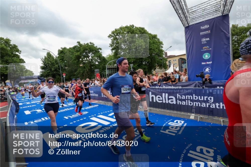 29.06.2025 - hella hamburg halbmarathon Zöllner http://msf.ph/oto/8438020 29.06.2025 10:55:17 Ziel 1549, 1628, 2119, 2448, 3041, 4903, 6355, 6723, 6891, 8973, 9361, 10188, 10191, 10192, 10263, 10582, 11747, 12248, 14834, 15854, 16108, 16521, 18031, 18966 meine-sportfotos.de