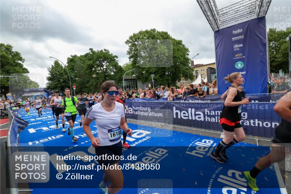 29.06.2025 - hella hamburg halbmarathon Zöllner http://msf.ph/oto/8438050 29.06.2025 10:55:17 Ziel 1549, 1628, 2119, 2448, 3041, 4903, 6355, 6723, 6891, 8973, 9361, 10188, 10191, 10192, 10263, 10582, 11747, 12248, 14834, 15854, 16108, 16521, 18031, 18966 meine-sportfotos.de
