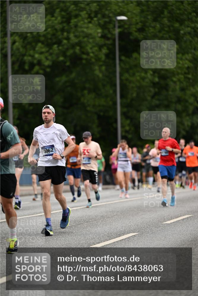 29.06.2025 - hella hamburg halbmarathon Dr. Thomas Lammeyer http://msf.ph/oto/8438063 29.06.2025 10:56:07 Kennedybrücke 1203, 1404, 1418, 1617, 1997, 2484, 2485, 2736, 2778, 3038, 3934, 4878, 5062, 5394, 5534, 5716, 6091, 6456, 6945, 6954, 7770, 7771, 7825, 7841, 7992, 8040, 8200, 8621, 9460, 9462, 9590, 10521, 10614, 10673, 10830 meine-sportfotos.de
