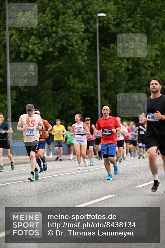 29.06.2025 - hella hamburg halbmarathon Dr. Thomas Lammeyer http://msf.ph/oto/8438134 29.06.2025 10:56:09 Kennedybrücke 1203, 1404, 1418, 1617, 1997, 2484, 2485, 2736, 2778, 3038, 3934, 4878, 5062, 5394, 5534, 5716, 6091, 6456, 6945, 6954, 7770, 7771, 7825, 7841, 7992, 8040, 8200, 8621, 9460, 9462, 9590, 10521, 10614, 10673, 10830, 11126, 11127 meine-sportfotos.de