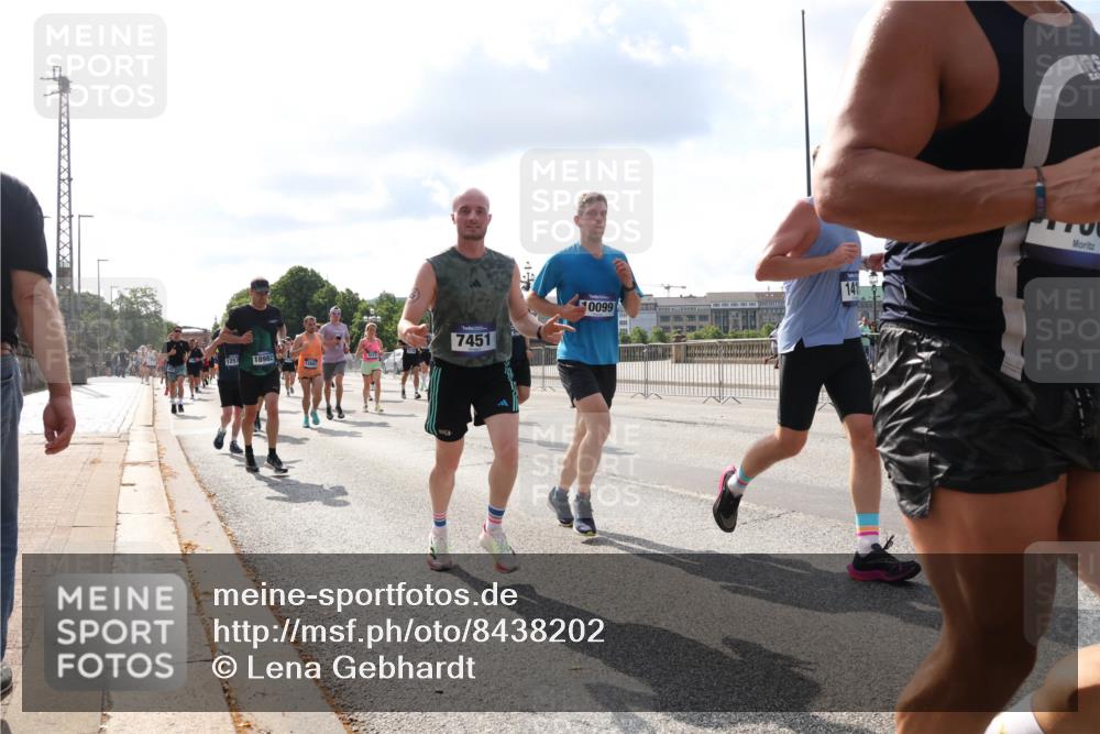 29.06.2025 - hella hamburg halbmarathon Lena Gebhardt http://msf.ph/oto/8438202 29.06.2025 09:52:39 Lombardsbrücke 1257, 18982, 7451, 0099, 141, 1070, 1139, 1163, 1169, 1176, 1220, 1415, 1468, 1512, 1604, 1613, 1631, 1782, 2189, 2233, 2788, 3098, 3109, 3124, 3305, 3618, 3852, 4080, 4277, 4497, 4565, 4691, 4871, 4915, 4933, 5007, 5011, 5476, 5477, 5682, 6373, 6550, 6711, 7067, 7191, 7325, 7432, 7451, 7599, 7843, 7865, 7961, 8467, 8852, 9348, 9444, 9547, 10493, 10741, 10796, 11062, 11495, 11679, 11779, 12046, 12772, 13403, 13614, 13728, 14257 meine-sportfotos.de