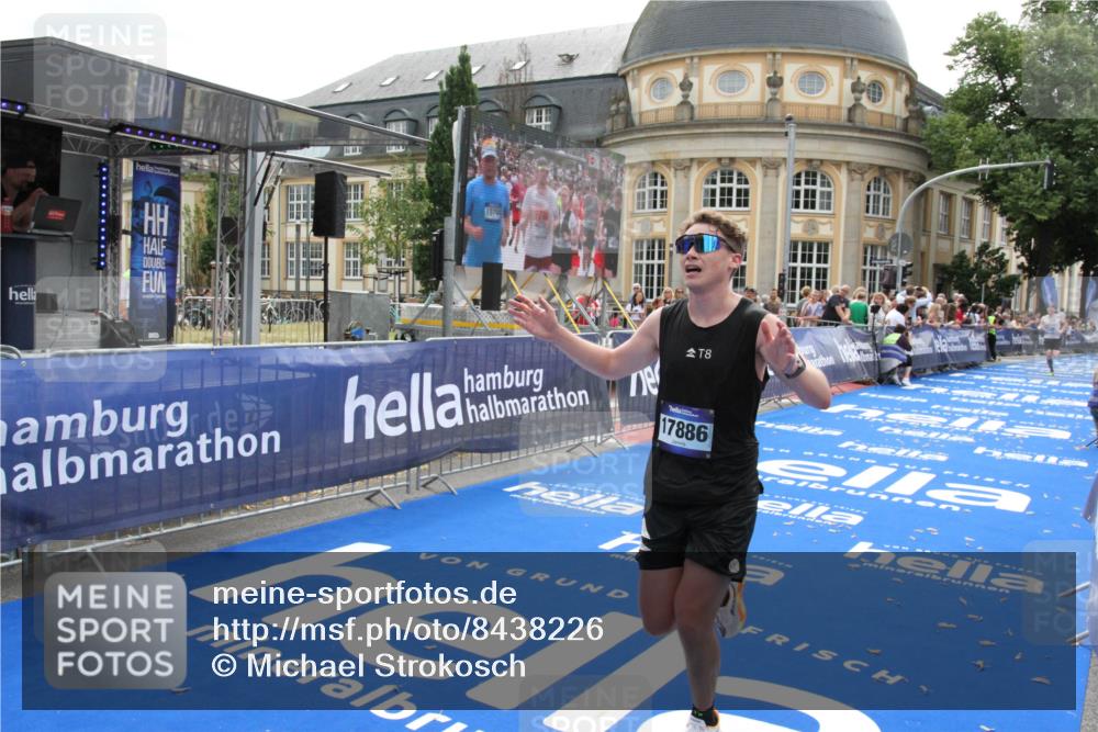 29.06.2025 - hella hamburg halbmarathon Michael Strokosch http://msf.ph/oto/8438226 29.06.2025 10:22:09 Ziel 16068, 17886, 18693 meine-sportfotos.de