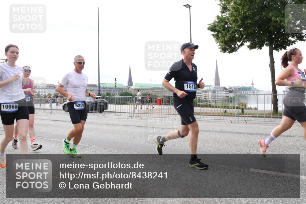 29.06.2025 - hella hamburg halbmarathon Lena Gebhardt http://msf.ph/oto/8438241 29.06.2025 10:29:00 Lombardsbrücke 10068, 49, 5250, 1518, 1518, 1557, 1869, 2688, 3717, 4161, 4362, 4373, 4700, 4834, 4982, 5167, 5249, 5250, 5718, 5903, 5939, 6102, 6345, 6418, 7169, 7449, 8048, 8560, 9642, 9716, 10068, 10198, 10434, 10808, 11989, 12099, 12404, 12442, 12958, 13090, 14205, 15143, 15256, 15452, 15453, 15952, 15955, 16125, 16643, 16673, 18293, 18414 meine-sportfotos.de