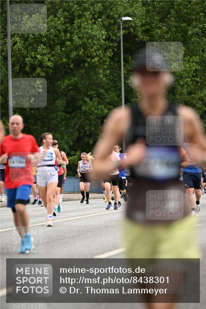 29.06.2025 - hella hamburg halbmarathon Dr. Thomas Lammeyer http://msf.ph/oto/8438301 29.06.2025 10:56:12 Kennedybrücke 1203, 1404, 1418, 1997, 2736, 2778, 3038, 3934, 4878, 5062, 5394, 5534, 5716, 6091, 6456, 6954, 7770, 7771, 7825, 7841, 7992, 8040, 8200, 8621, 9460, 9462, 9582, 9583, 9590, 10614, 10673, 10830, 11126, 11127 meine-sportfotos.de