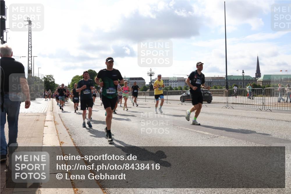 29.06.2025 - hella hamburg halbmarathon Lena Gebhardt http://msf.ph/oto/8438416 29.06.2025 09:52:40 Lombardsbrücke 7191, 12579, 18982, 5477, 371, 1070, 1139, 1163, 1169, 1176, 1220, 1415, 1468, 1512, 1613, 1631, 1782, 2189, 2233, 2788, 3098, 3109, 3124, 3305, 3618, 3852, 3917, 4080, 4277, 4497, 4565, 4691, 4871, 4915, 4933, 4981, 5007, 5011, 5476, 5477, 5682, 6373, 6550, 6711, 6716, 7067, 7191, 7325, 7432, 7451, 7599, 7843, 7865, 7961, 8467, 8852, 9348, 9444, 10493, 10741, 10796, 11062, 11495, 11679, 11779, 12046, 12772, 13403, 13614, 13728, 14257 meine-sportfotos.de