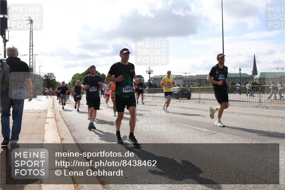 29.06.2025 - hella hamburg halbmarathon Lena Gebhardt http://msf.ph/oto/8438462 29.06.2025 09:52:40 Lombardsbrücke 12579, 18982, 1070, 1139, 1163, 1169, 1176, 1220, 1415, 1468, 1512, 1613, 1631, 1782, 2189, 2233, 2788, 3098, 3109, 3124, 3305, 3618, 3852, 3917, 4080, 4277, 4497, 4565, 4691, 4871, 4915, 4933, 4981, 5007, 5011, 5476, 5477, 5682, 6373, 6550, 6711, 6716, 7067, 7191, 7325, 7432, 7451, 7599, 7843, 7865, 7961, 8467, 8852, 9348, 9444, 10493, 10741, 10796, 11062, 11495, 11679, 11779, 12046, 12772, 13403, 13614, 13728, 14257 meine-sportfotos.de