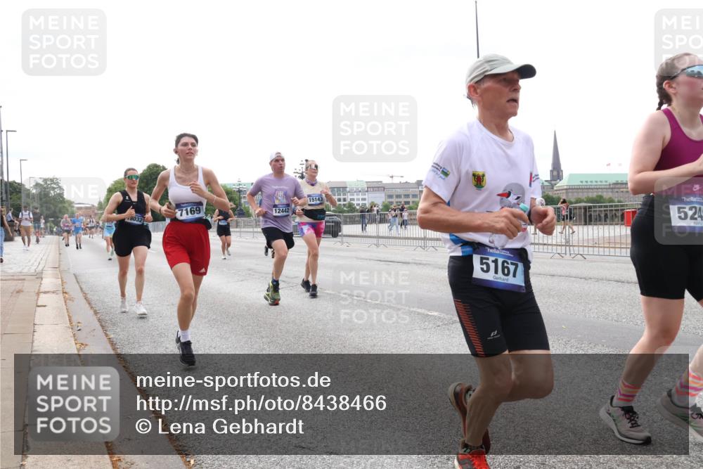 29.06.2025 - hella hamburg halbmarathon Lena Gebhardt http://msf.ph/oto/8438466 29.06.2025 10:29:02 Lombardsbrücke 7169, 12442, 8032, 15143, 5167, 524, 1230, 1518, 1557, 1869, 2688, 3717, 4161, 4362, 4373, 4700, 4834, 4982, 5167, 5249, 5250, 5903, 6102, 6345, 7169, 7449, 8048, 8560, 9642, 9716, 10068, 10198, 10641, 10808, 11989, 12099, 12404, 12442, 12958, 13090, 14205, 15143, 15256, 15452, 15453, 15952, 15955, 16125, 16643, 16673, 18414 meine-sportfotos.de