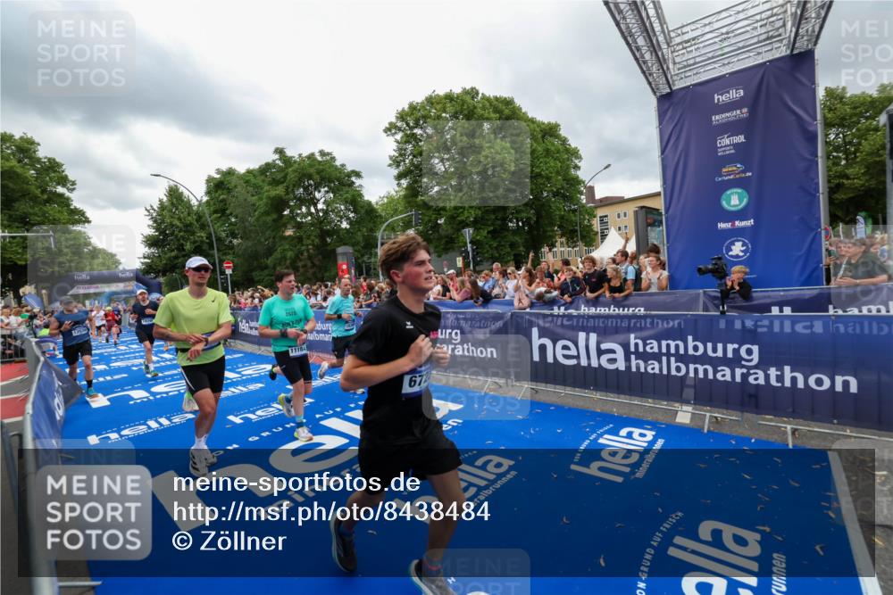 29.06.2025 - hella hamburg halbmarathon Zöllner http://msf.ph/oto/8438484 29.06.2025 10:55:25 Ziel 1130, 2771, 4189, 5287, 5643, 6723, 6938, 8487, 10263, 11184, 12526, 13234, 13236, 13470, 16985, 17603, 17940, 18290, 18380, 18531 meine-sportfotos.de