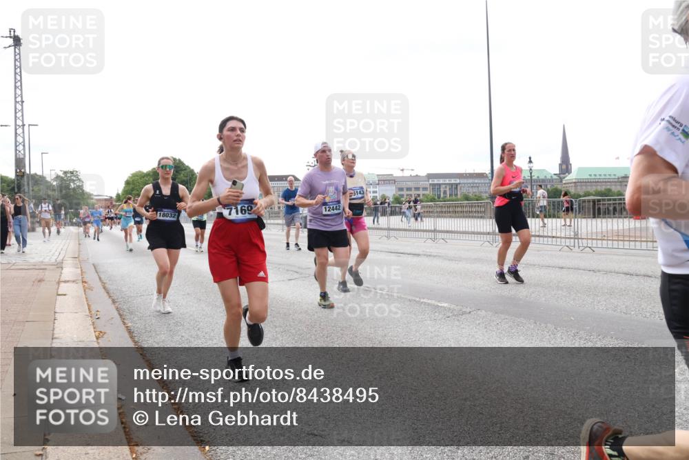 29.06.2025 - hella hamburg halbmarathon Lena Gebhardt http://msf.ph/oto/8438495 29.06.2025 10:29:02 Lombardsbrücke 18032, 7169, 12442, 5143, 1230, 1518, 1557, 1869, 2688, 3717, 4161, 4362, 4373, 4700, 4834, 4982, 5167, 5249, 5250, 5903, 6102, 6345, 7169, 7449, 8048, 8560, 9642, 9716, 10068, 10198, 10641, 10808, 11989, 12099, 12404, 12442, 12958, 13090, 14205, 15143, 15256, 15452, 15453, 15952, 15955, 16125, 16643, 16673, 18414 meine-sportfotos.de