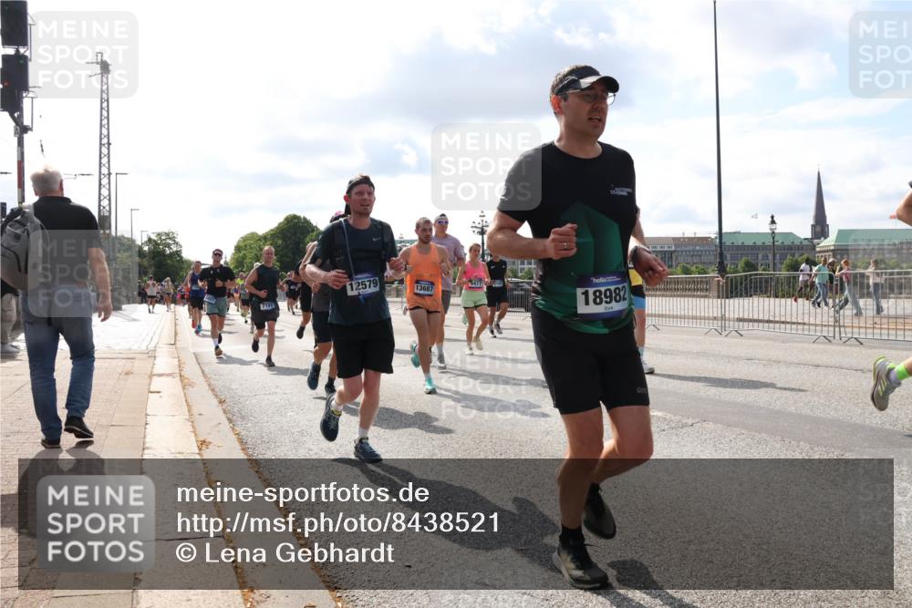 29.06.2025 - hella hamburg halbmarathon Lena Gebhardt http://msf.ph/oto/8438521 29.06.2025 09:52:41 Lombardsbrücke 7191, 12579, 13687, 5477, 18982, 1070, 1139, 1163, 1169, 1176, 1220, 1415, 1468, 1512, 1613, 1631, 1782, 2189, 2233, 2788, 3021, 3098, 3109, 3124, 3305, 3618, 3852, 3917, 4080, 4277, 4497, 4565, 4691, 4871, 4915, 4933, 4981, 5007, 5011, 5476, 5477, 5682, 6550, 6716, 7005, 7067, 7191, 7325, 7432, 7451, 7599, 7843, 7865, 7961, 8467, 8852, 9348, 9444, 10493, 10741, 10796, 11062, 11495, 11679, 11779, 12046, 12772, 13403, 13614, 13728, 14257 meine-sportfotos.de