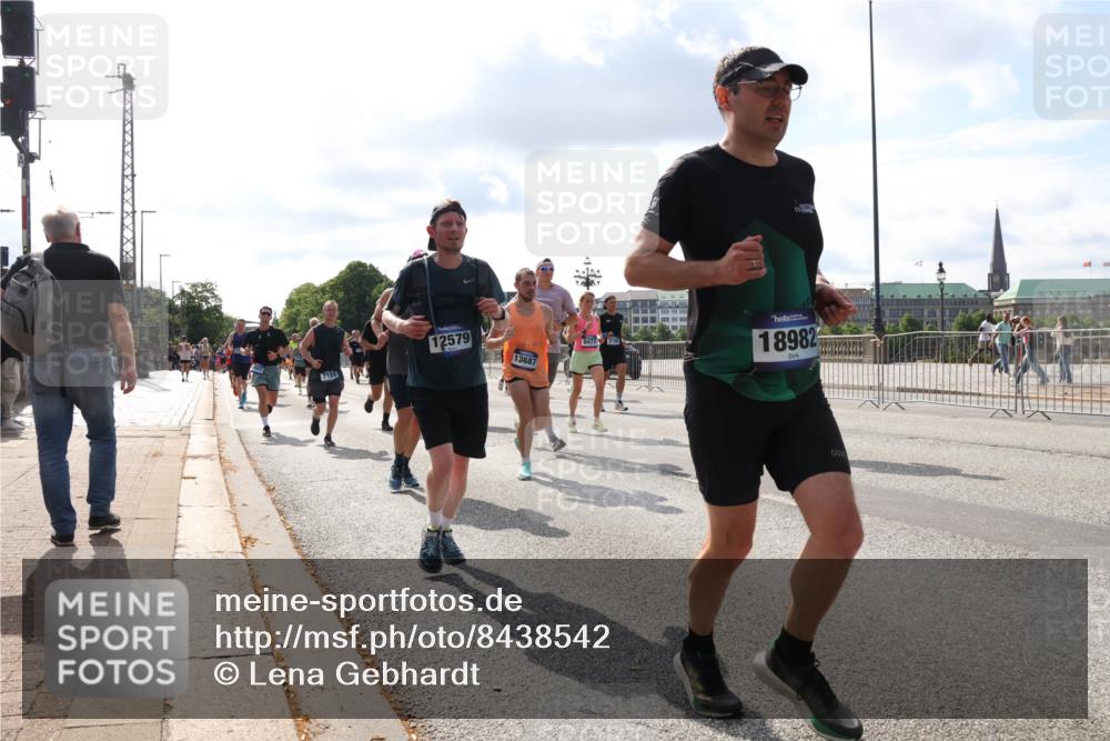 29.06.2025 - hella hamburg halbmarathon Lena Gebhardt http://msf.ph/oto/8438542 29.06.2025 09:52:41 Lombardsbrücke 12579, 7191, 13687, 5477, 18982, 1070, 1139, 1163, 1169, 1176, 1220, 1415, 1468, 1512, 1613, 1631, 1782, 2189, 2233, 2788, 3021, 3098, 3109, 3124, 3305, 3618, 3852, 3917, 4080, 4277, 4497, 4565, 4691, 4871, 4915, 4933, 4981, 5007, 5011, 5476, 5477, 5682, 6550, 6716, 7005, 7067, 7191, 7325, 7432, 7451, 7599, 7843, 7865, 7961, 8467, 8852, 9348, 9444, 10493, 10741, 10796, 11062, 11495, 11679, 11779, 12046, 12772, 13403, 13614, 13728, 14257 meine-sportfotos.de