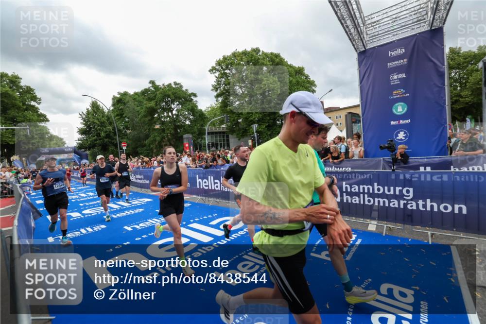 29.06.2025 - hella hamburg halbmarathon Zöllner http://msf.ph/oto/8438544 29.06.2025 10:55:26 Ziel 1130, 2252, 2771, 4189, 4951, 5287, 5643, 6723, 6938, 8487, 11184, 12526, 13234, 13236, 13470, 16213, 16985, 17603, 17940, 18290, 18380, 18531 meine-sportfotos.de