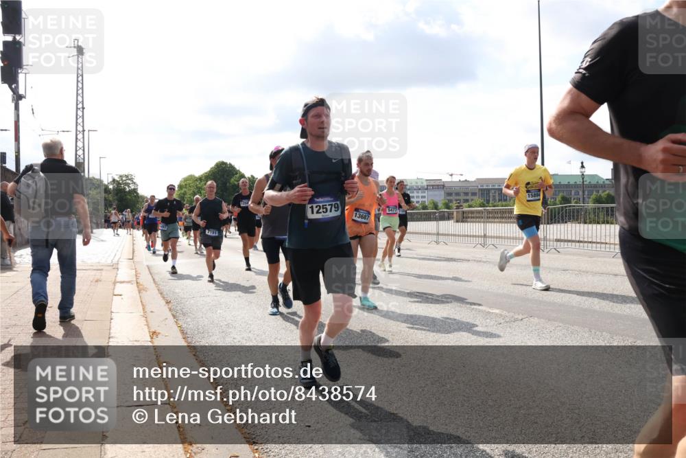 29.06.2025 - hella hamburg halbmarathon Lena Gebhardt http://msf.ph/oto/8438574 29.06.2025 09:52:41 Lombardsbrücke 7191, 12579, 13687, 5477, 15894, 1070, 1139, 1163, 1169, 1176, 1220, 1415, 1468, 1512, 1613, 1631, 1782, 2189, 2233, 2788, 3021, 3098, 3109, 3124, 3305, 3618, 3852, 3917, 4080, 4277, 4497, 4565, 4691, 4871, 4915, 4933, 4981, 5007, 5011, 5476, 5477, 5682, 6550, 6716, 7005, 7067, 7191, 7325, 7432, 7451, 7599, 7843, 7865, 7961, 8467, 8852, 9348, 9444, 10493, 10741, 10796, 11062, 11495, 11679, 11779, 12046, 12772, 13403, 13614, 13728, 14257 meine-sportfotos.de