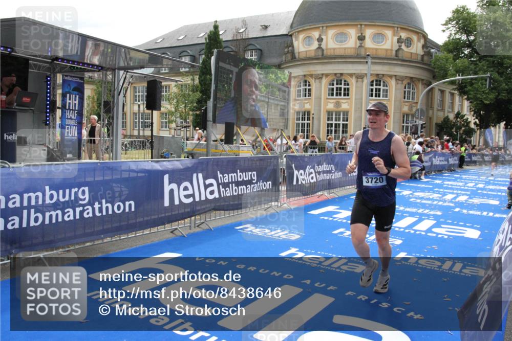 29.06.2025 - hella hamburg halbmarathon Michael Strokosch http://msf.ph/oto/8438646 29.06.2025 10:22:40 Ziel 2618, 3720 meine-sportfotos.de