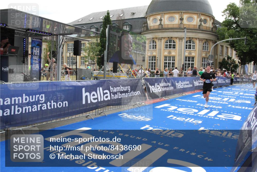 29.06.2025 - hella hamburg halbmarathon Michael Strokosch http://msf.ph/oto/8438690 29.06.2025 10:22:44 Ziel 2618, 18897 meine-sportfotos.de