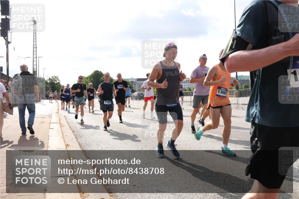 29.06.2025 - hella hamburg halbmarathon Lena Gebhardt http://msf.ph/oto/8438708 29.06.2025 09:52:42 Lombardsbrücke 7191, 12588, 13687, 1, 1070, 1139, 1163, 1169, 1176, 1220, 1415, 1468, 1512, 1613, 1782, 2189, 2233, 2788, 3021, 3098, 3109, 3124, 3305, 3618, 3852, 3917, 4080, 4277, 4497, 4565, 4691, 4871, 4915, 4933, 4981, 5007, 5011, 5476, 5477, 5682, 6550, 6716, 7005, 7067, 7093, 7191, 7325, 7432, 7451, 7599, 7843, 7865, 7961, 8467, 8852, 9348, 9444, 10493, 10741, 10796, 11062, 11495, 11679, 11779, 12046, 12772, 13403, 13614, 13728, 14257 meine-sportfotos.de