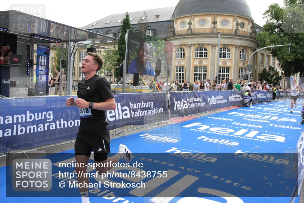 29.06.2025 - hella hamburg halbmarathon Michael Strokosch http://msf.ph/oto/8438755 29.06.2025 10:22:45 Ziel 2618, 18897 meine-sportfotos.de
