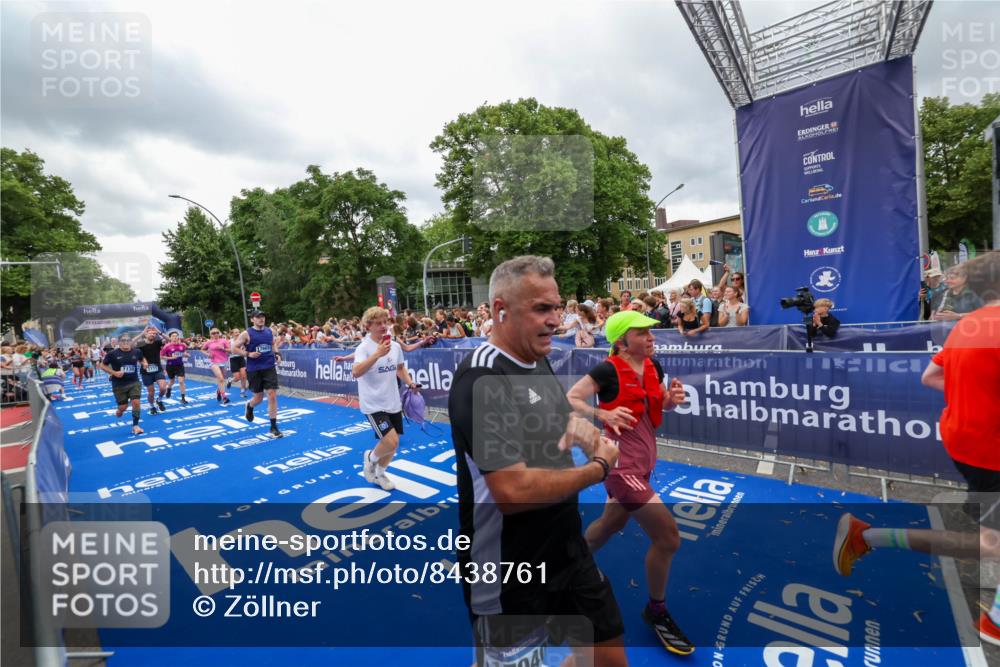 29.06.2025 - hella hamburg halbmarathon Zöllner http://msf.ph/oto/8438761 29.06.2025 10:55:31 Ziel 1130, 2252, 2771, 4951, 5287, 5319, 6591, 6938, 12584, 13234, 13267, 14036, 14592, 16213, 16334, 16609, 17603, 17940 meine-sportfotos.de