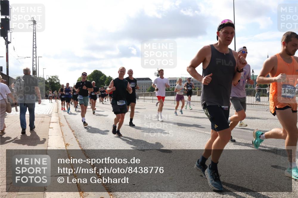 29.06.2025 - hella hamburg halbmarathon Lena Gebhardt http://msf.ph/oto/8438776 29.06.2025 09:52:42 Lombardsbrücke 4497, 7191, 12588, 13687, 1070, 1139, 1163, 1169, 1176, 1220, 1415, 1468, 1512, 1613, 1782, 2189, 2233, 2788, 3021, 3098, 3109, 3124, 3305, 3618, 3852, 3917, 4080, 4277, 4497, 4565, 4691, 4871, 4915, 4933, 4981, 5007, 5011, 5476, 5477, 5682, 6550, 6716, 7005, 7067, 7093, 7191, 7325, 7432, 7451, 7599, 7843, 7865, 7961, 8467, 8852, 9348, 9444, 10493, 10741, 10796, 11062, 11495, 11679, 11779, 12046, 12772, 13403, 13614, 13728, 14257 meine-sportfotos.de