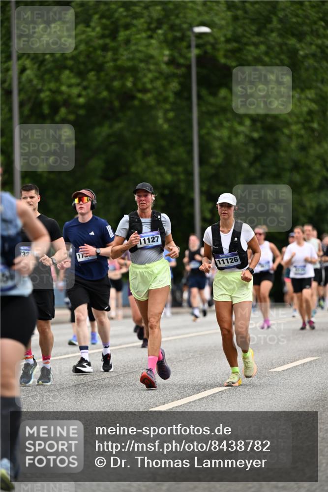 29.06.2025 - hella hamburg halbmarathon Dr. Thomas Lammeyer http://msf.ph/oto/8438782 29.06.2025 10:56:22 Kennedybrücke 1418, 1997, 3934, 4087, 4273, 4878, 5062, 5291, 5394, 5534, 6456, 6885, 6954, 6961, 7691, 7770, 7771, 7841, 8040, 8672, 9068, 9070, 9220, 9460, 9462, 9582, 9583, 9590, 9594, 9673, 10342, 10496, 10830, 10928, 11126, 11127, 11375 meine-sportfotos.de